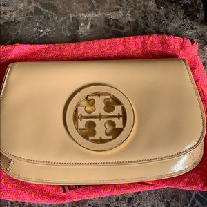 Robinson logo clutch